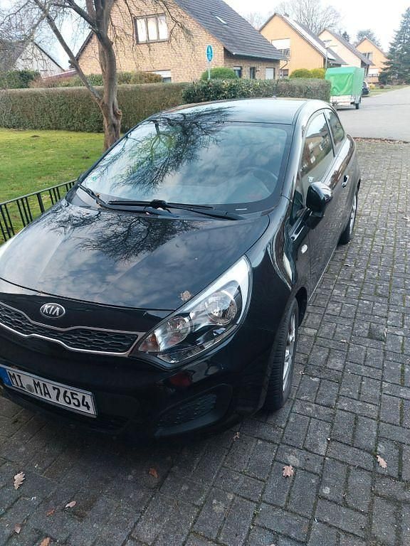 Gebraucht Kia Rio Attract 86 PS (63 kW) 2013 Schwarz Kleinwagen