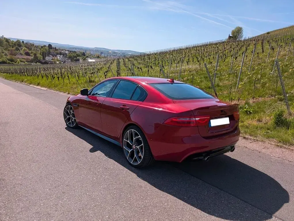 Gebraucht Jaguar XE S 340 PS (250 kW) 2015 Rot Limousine
