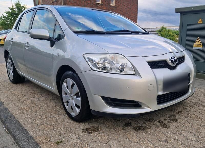 Silber Gebraucht 2009 Toyota Auris Limousine | 4.300 € (Guter Preis) - Bild 1/4