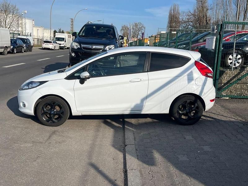 Gebraucht Ford Fiesta Viva 82 PS (60 kW) 2011 Weiß Kleinwagen