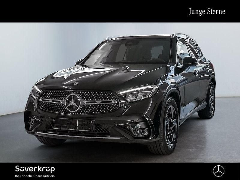 Schwarzlack obsidianschwarz (metallic) Gebraucht 2024 Mercedes GLC220 AMG SUV | 54.822 € (Guter Preis) - Bild 1/2