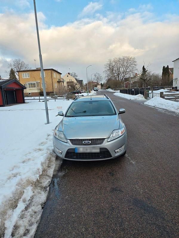 Gebraucht Ford Mondeo 140 PS (102 kW) 2008 Silber Kombi