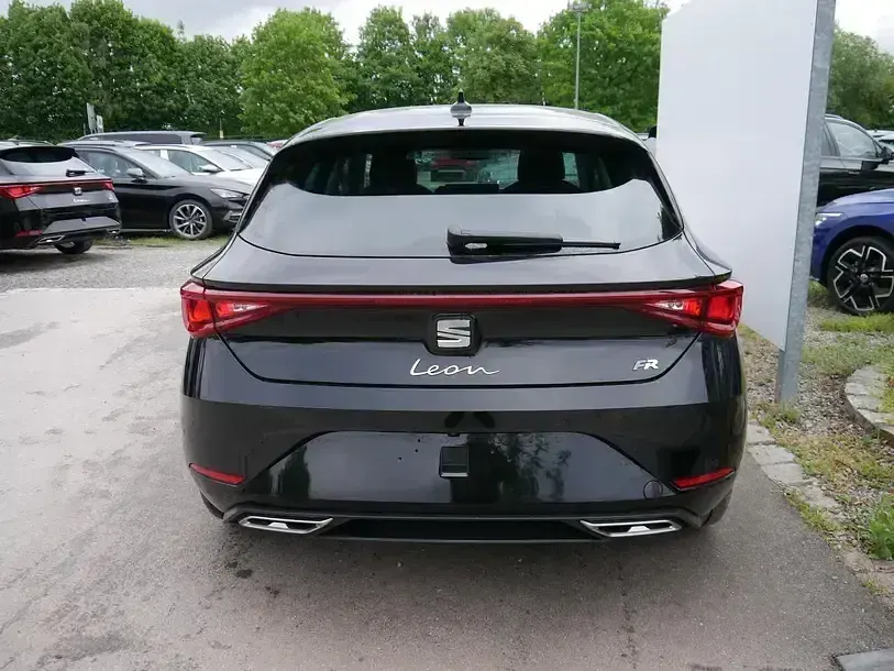 Neu Seat Leon FR 184 PS (135 kW) 2025 Schwarz