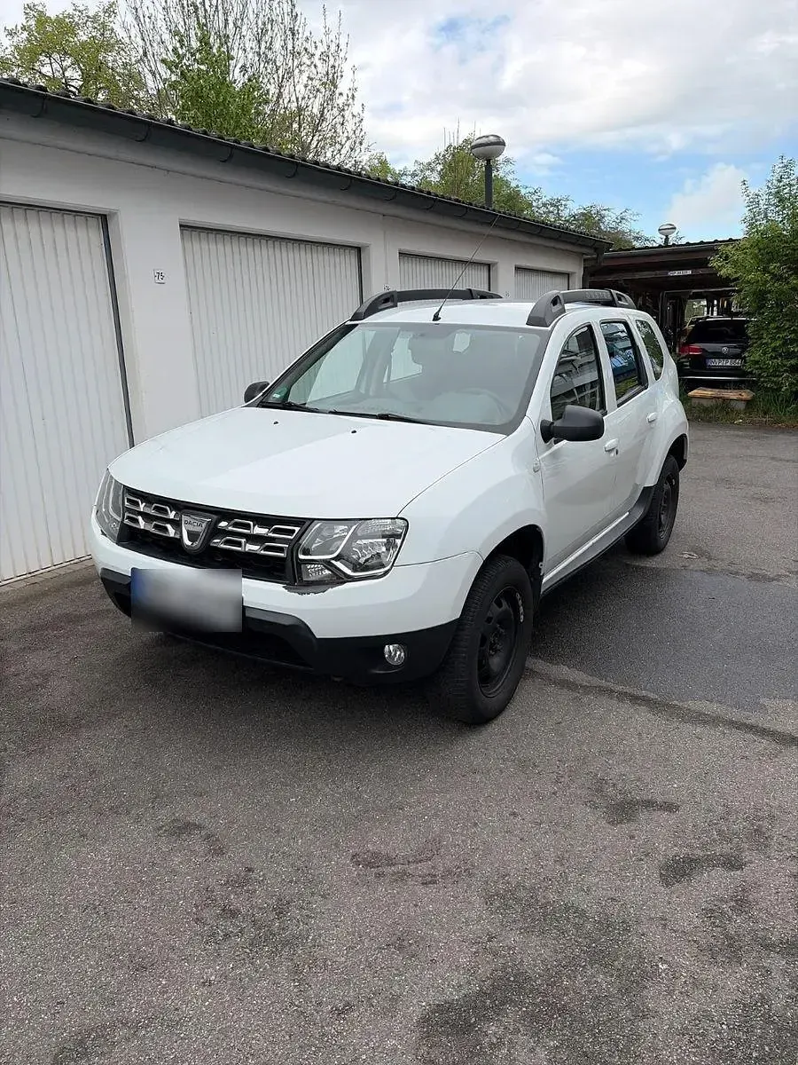 Second-hand Dacia Duster Lauréate 114 CP (83 kW) 2015 Alb SUV