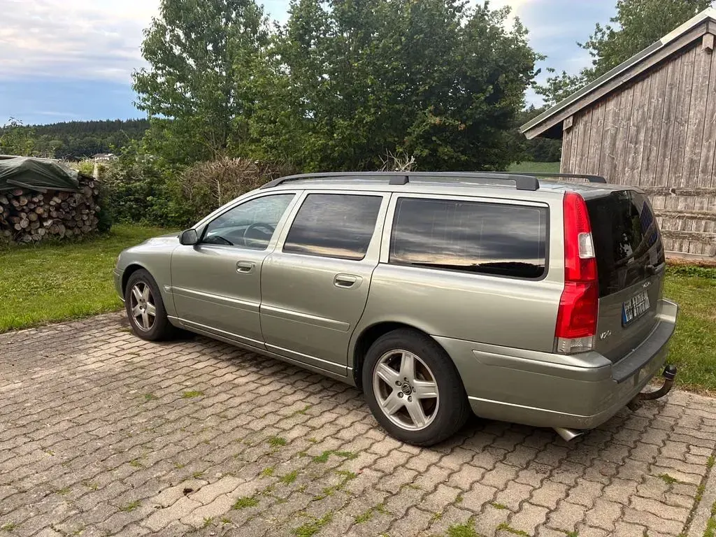 Gebraucht Volvo V70 185 PS (136 kW) 2006 Grün Kombi