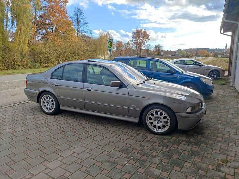 Grau Gebraucht 2002 BMW 530 Exclusive Limousine | 6.800 € (Guter Preis) - Bild 1/4