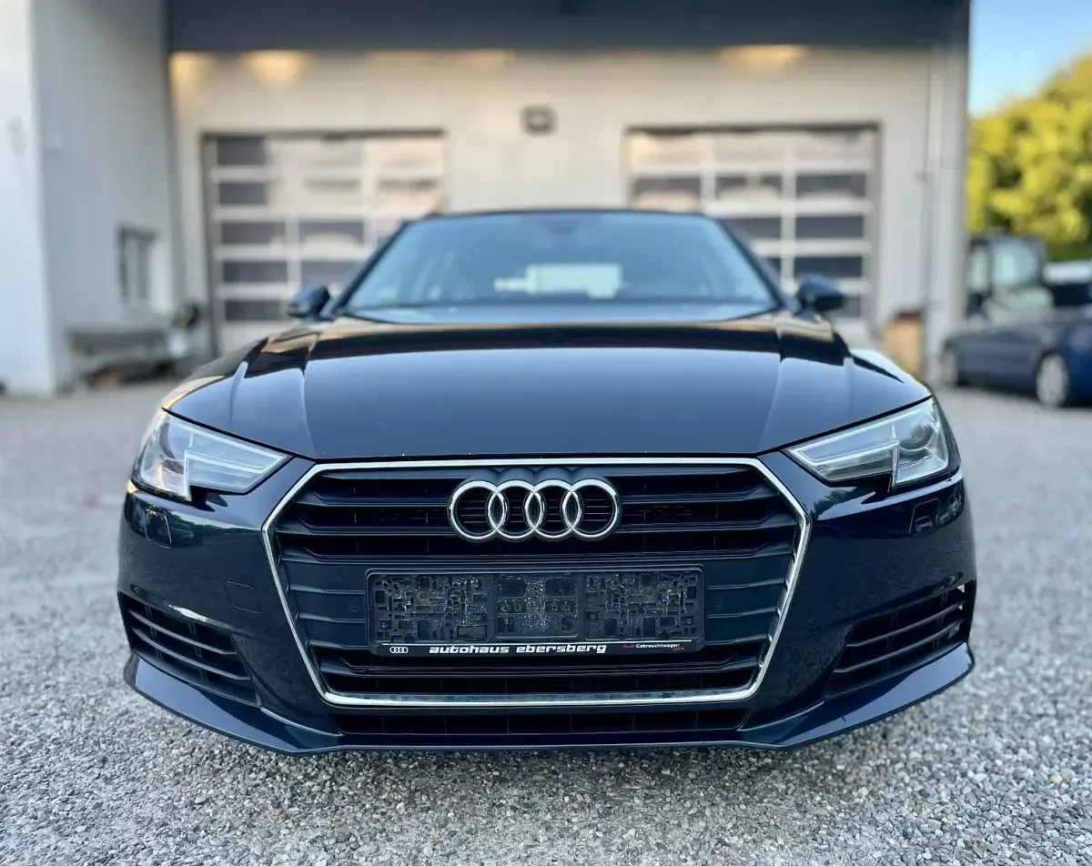 Gebraucht Audi A4 Basis 150 PS (110 kW) 2016 Blau Kombi
