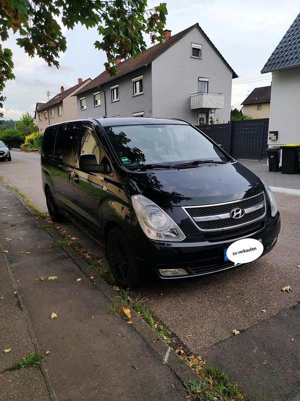 Schwarz Gebraucht 2011 Hyundai H-1 Van | 11.200 € - Bild 1/4
