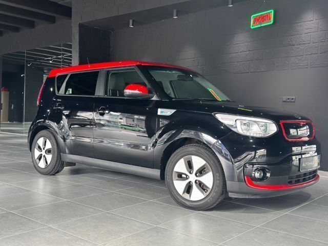 Schwarz Gebraucht 2016 Kia Soul EV Play SUV | 10.990 € (Teuer) - Bild 1/1