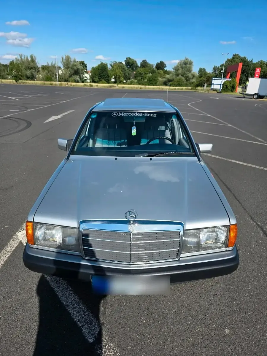 Gebraucht Mercedes 190 136 PS (100 kW) 1992 Grau Limousine