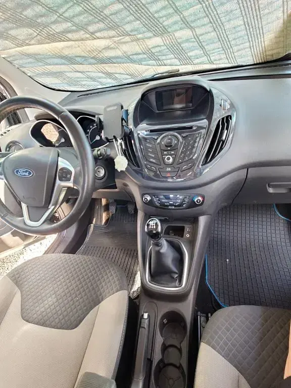 Gebraucht Ford Tourneo Courier 101 PS (74 kW) 2016 Schwarz Van / Kleinbus