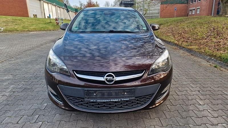 Gebraucht Opel Astra 140 PS (102 kW) 2013 Braun Limousine