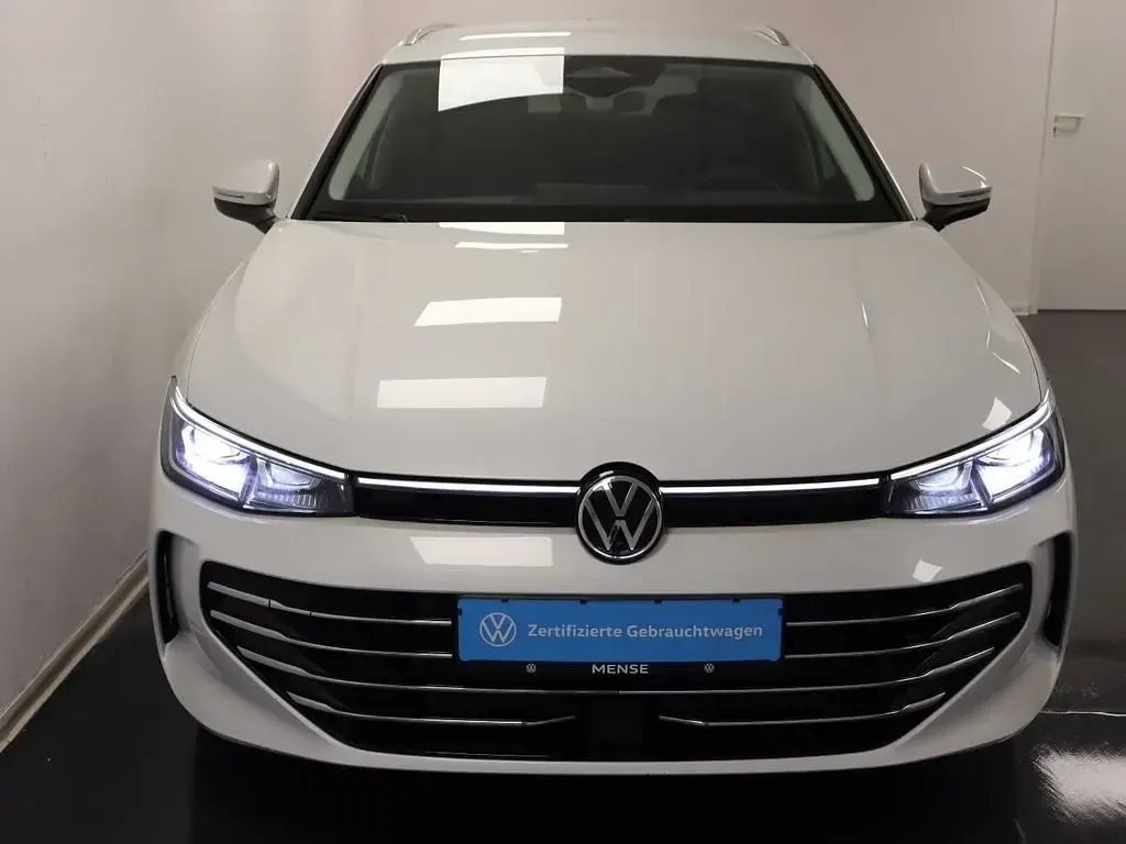 Second-hand VW Passat Elegance 150 CP (110 kW) 2025 Alb Break