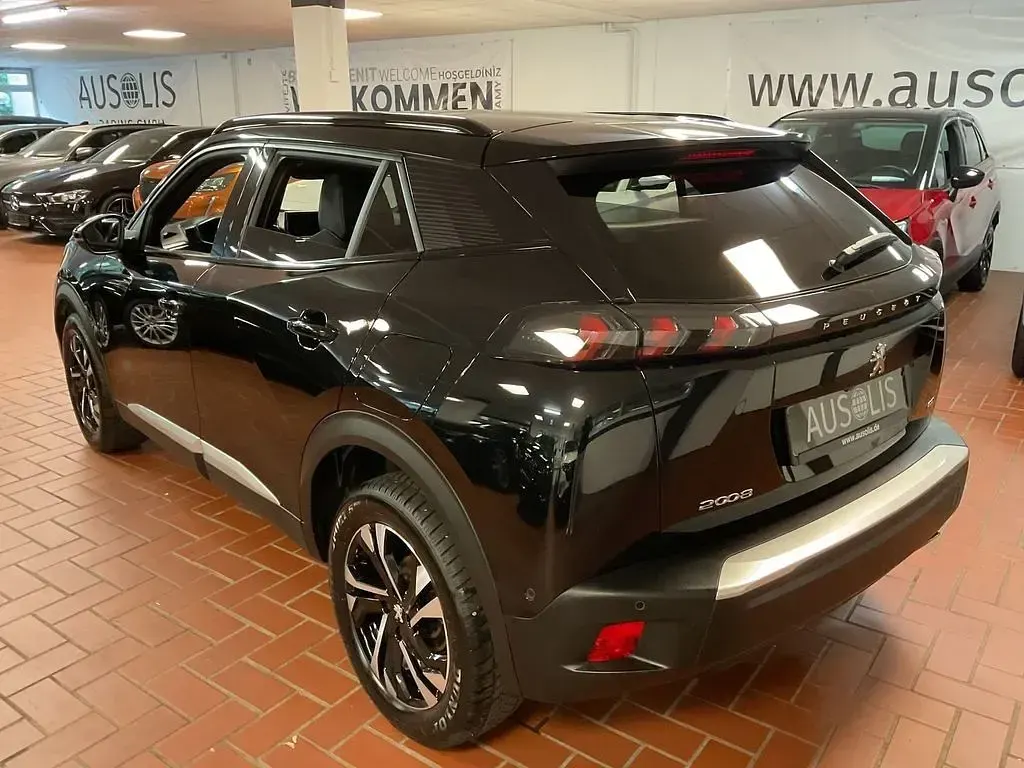 Gebraucht Peugeot 2008 GT 110 PS (80 kW) 2022 Perla nera (metallic) SUV