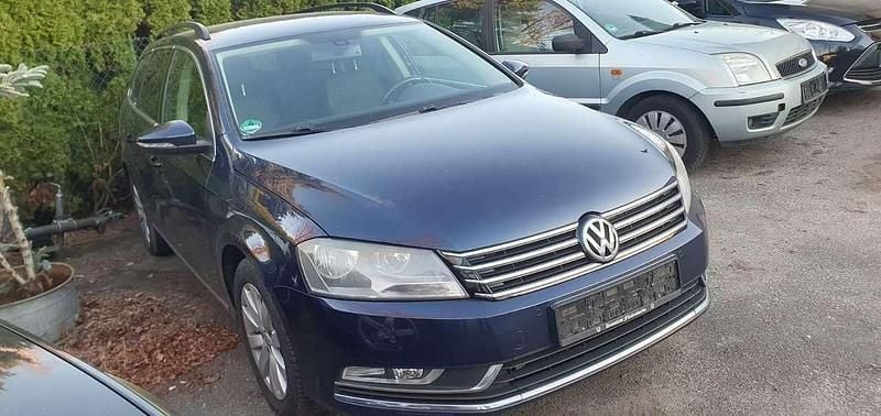 Usata VW Passat 122 CV (89 kW) 2013 Blu Station wagon