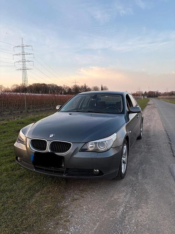 Gebraucht BMW 523 177 PS (130 kW) 2005 Grau Limousine