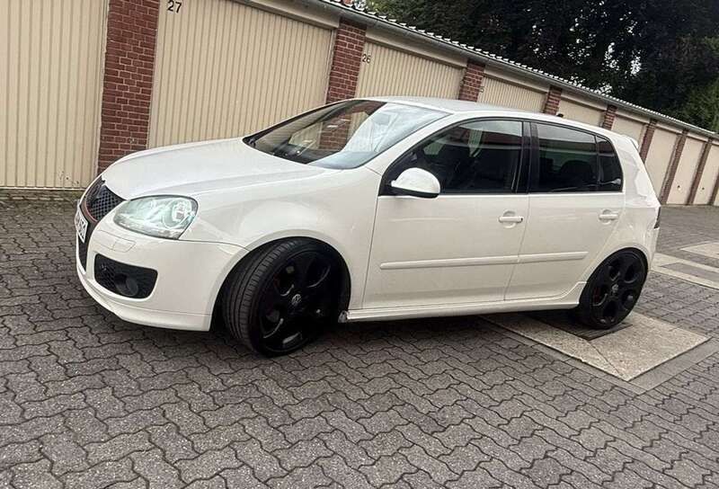 Weiß Gebraucht 2008 VW Golf VI Edition Limousine | 8.650 € (Etwas zu teuer) - Bild 1/4
