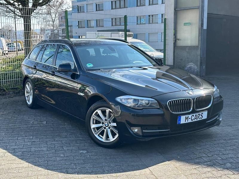 Gebraucht BMW 520 184 PS (135 kW) 2011 Schwarz Kombi