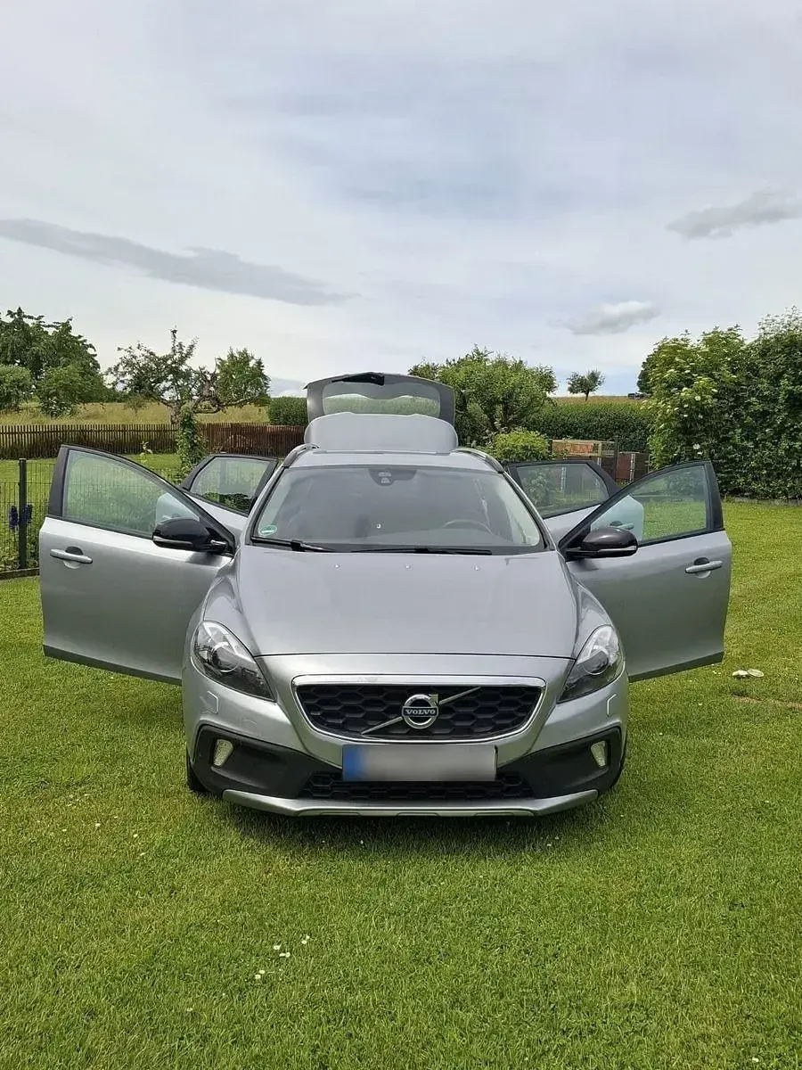 Gebraucht Volvo V40 CC Momentum 120 PS (88 kW) 2016 Grau Kombi