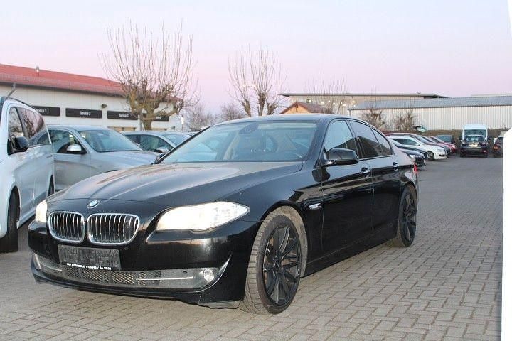 Gebraucht BMW 530 Performance 245 PS (180 kW) 2011 Black sapphire metallic Limousine