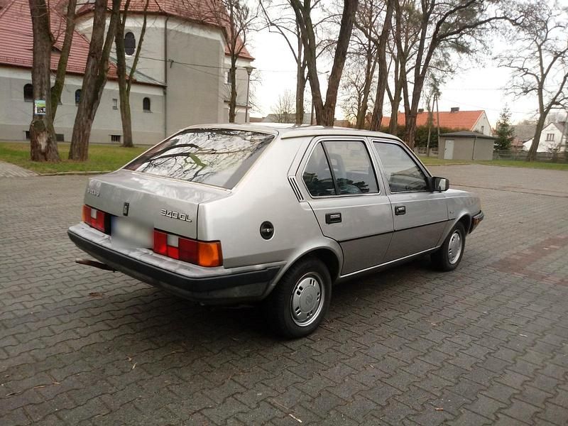 Gebraucht Volvo 340 70 PS (51 kW) 1985 Grau Kleinwagen