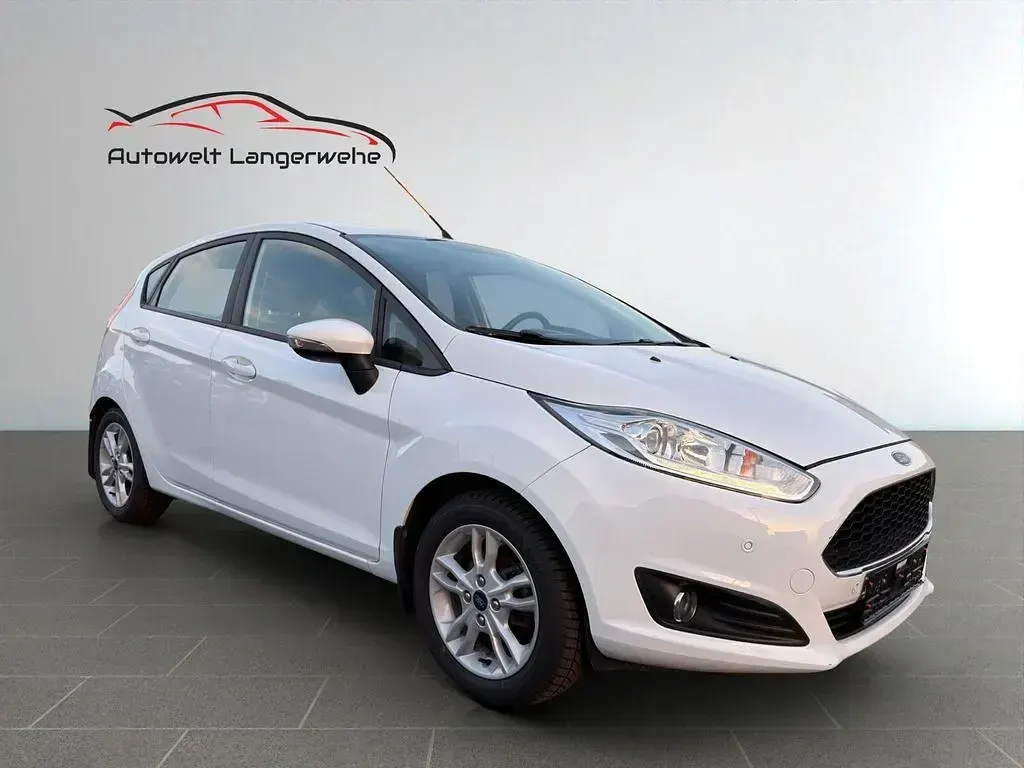 Gebraucht Ford Fiesta Celebration 80 PS (58 kW) 2017 Weiß Kleinwagen