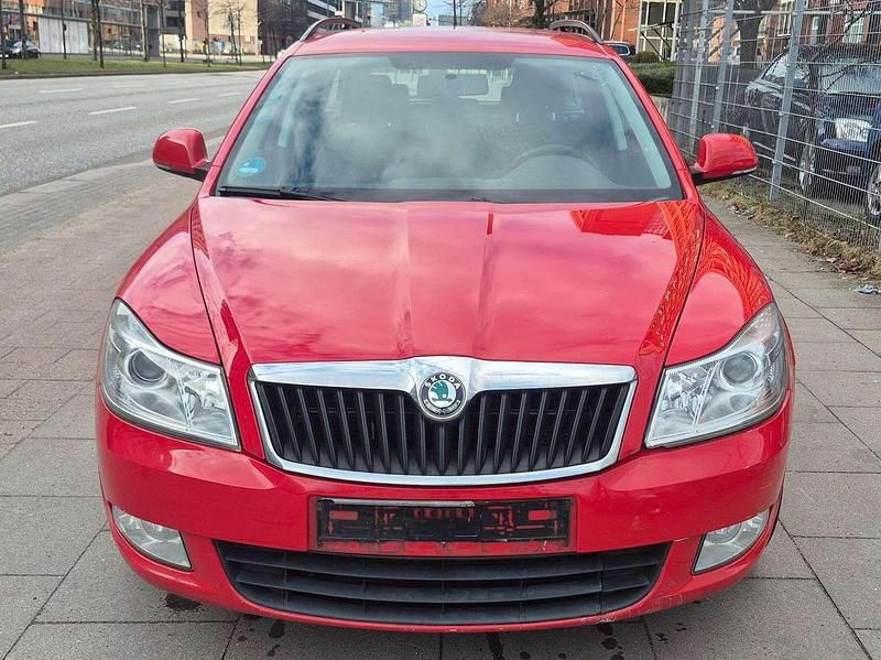 Gebraucht Skoda Octavia Ambition 105 PS (77 kW) 2012 Corridarot Kombi