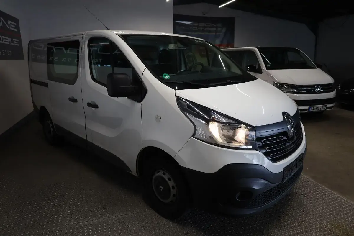 Gebraucht Renault Trafic Komfort 95 PS (69 kW) 2017 Weiss Van / Kleinbus