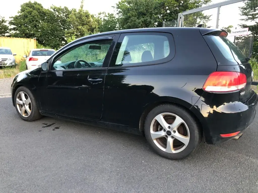 Gebraucht VW Golf VI 140 PS (102 kW) 2010 Schwarz Kleinwagen