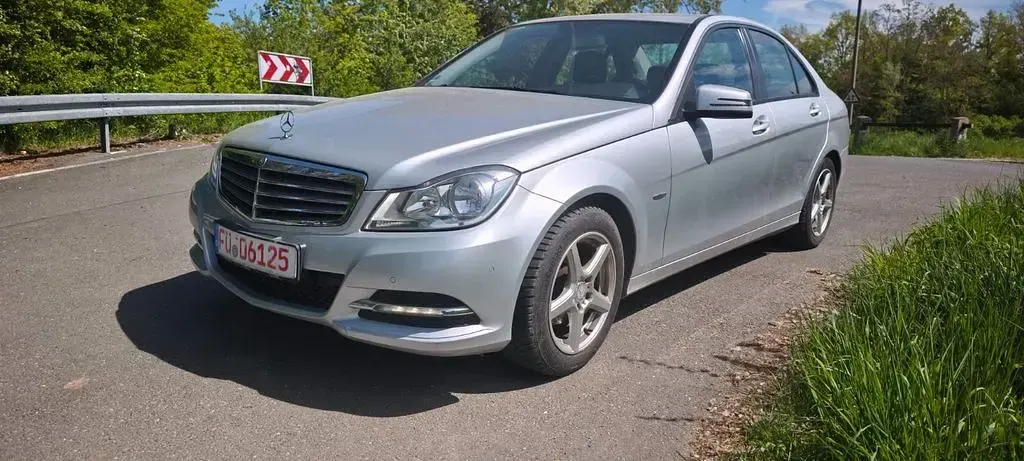 Gebraucht Mercedes C180 156 PS (114 kW) 2012 Silber Limousine