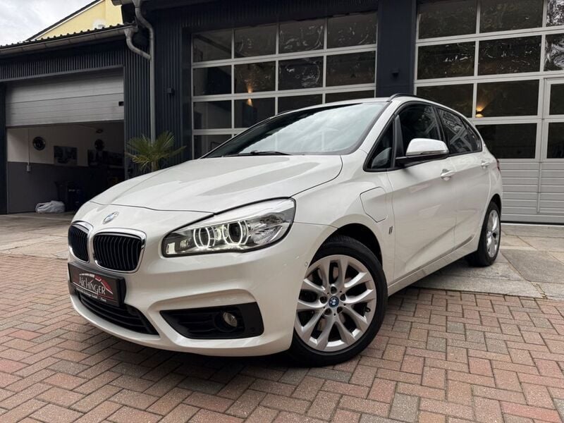 Weiß Gebraucht 2017 BMW 225 Active Tourer Advantage Van / Kleinbus | 14.490 € (Guter Preis) - Bild 1/4