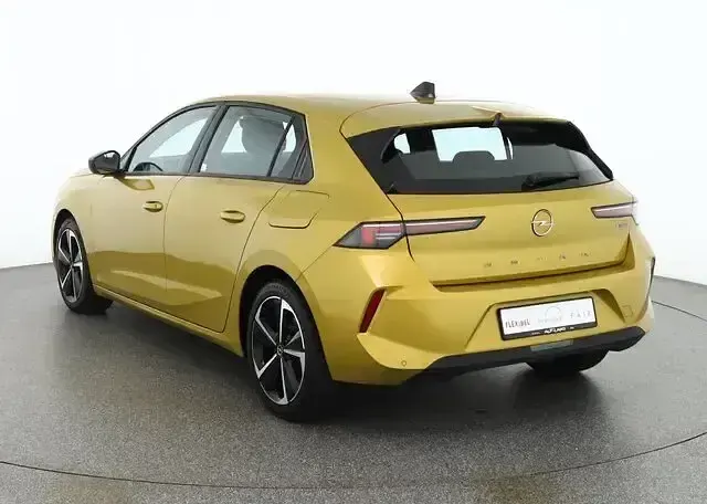 Gebraucht Opel Astra Edition 181 PS (133 kW) 2022 Gelb Kleinwagen