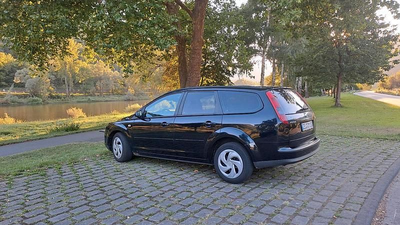 Schwarz Gebraucht 2007 Ford Focus Kombi | 2.000 € - Bild 1/3