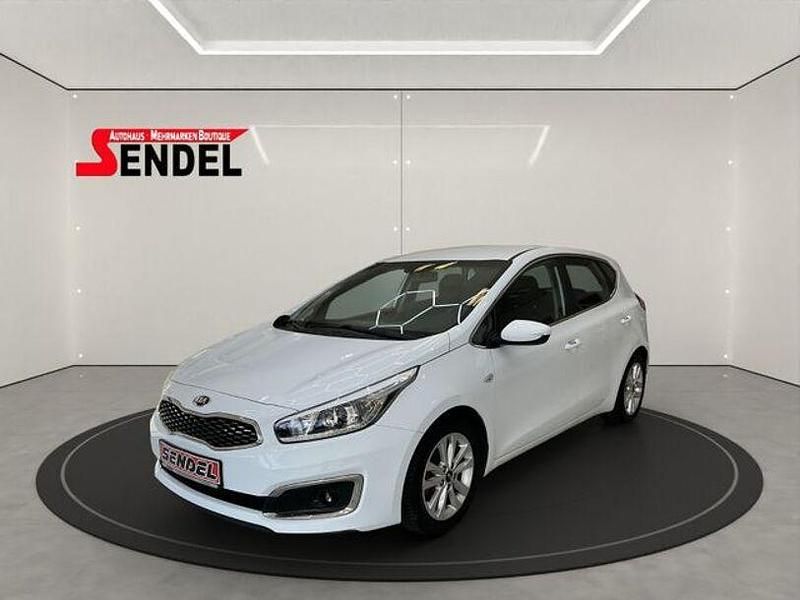 Gebraucht Kia Ceed DREAM-TEAM Edition 99 PS (72 kW) 2017 Weiß Kleinwagen