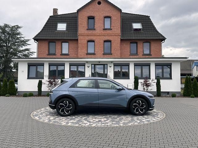 Blau Gebraucht 2023 Hyundai Ioniq 5 Basis SUV | 23.450 € (Superpreis) - Bild 1/4