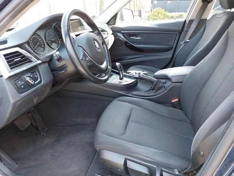 Gebraucht BMW 320 Advantage 190 PS (139 kW) 2016 Blau Kombi