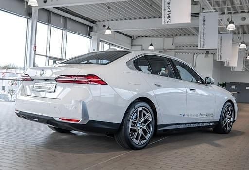 Gebraucht BMW i5 Sport Line 250 kW (340 PS) 2024 Weiß Limousine