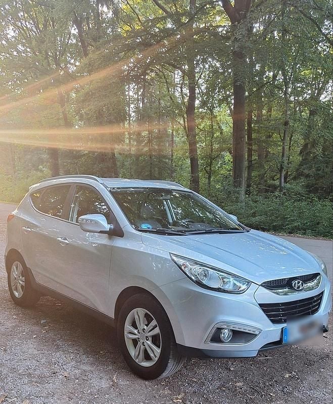 Silber Gebraucht 2012 Hyundai Tucson SUV | 6.900 € (Fairer Preis) - Bild 1/4
