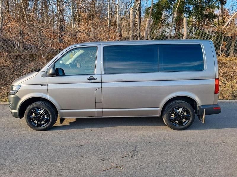 Używany VW Caravelle 102 KM (75 kW) 2018 Beżowy Van