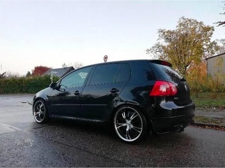 Schwarz Gebraucht 2004 VW Golf V GTI Kleinwagen | 6.000 € - Bild 1/4