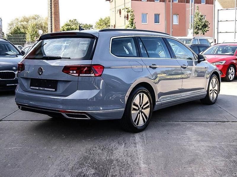 Gebraucht VW Passat GTE 218 PS (160 kW) 2022 Mondsteingrau (metallic) Kombi