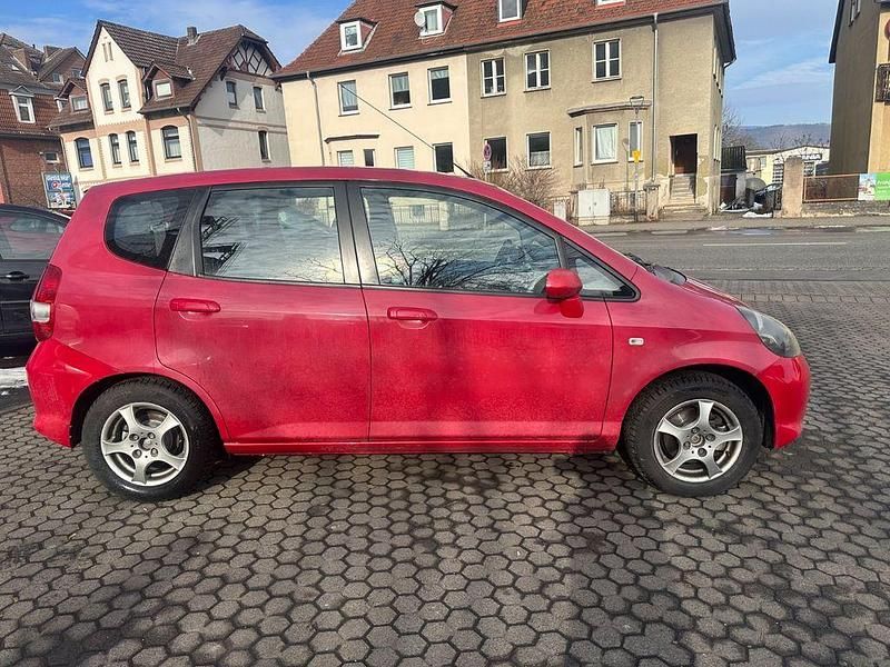 Gebraucht Honda Jazz Cool 78 PS (57 kW) 2006 Rot Kleinwagen