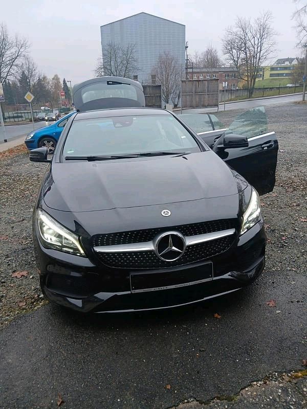 Schwarz Gebraucht 2018 Mercedes CLA180 AMG line Limousine | 14.000 € (Superpreis) - Bild 1/4