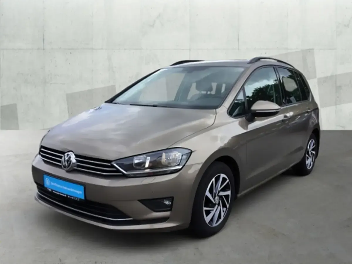 Second-hand VW Golf VII Sound 150 CP (110 kW) 2017 Auriu Berlinǎ