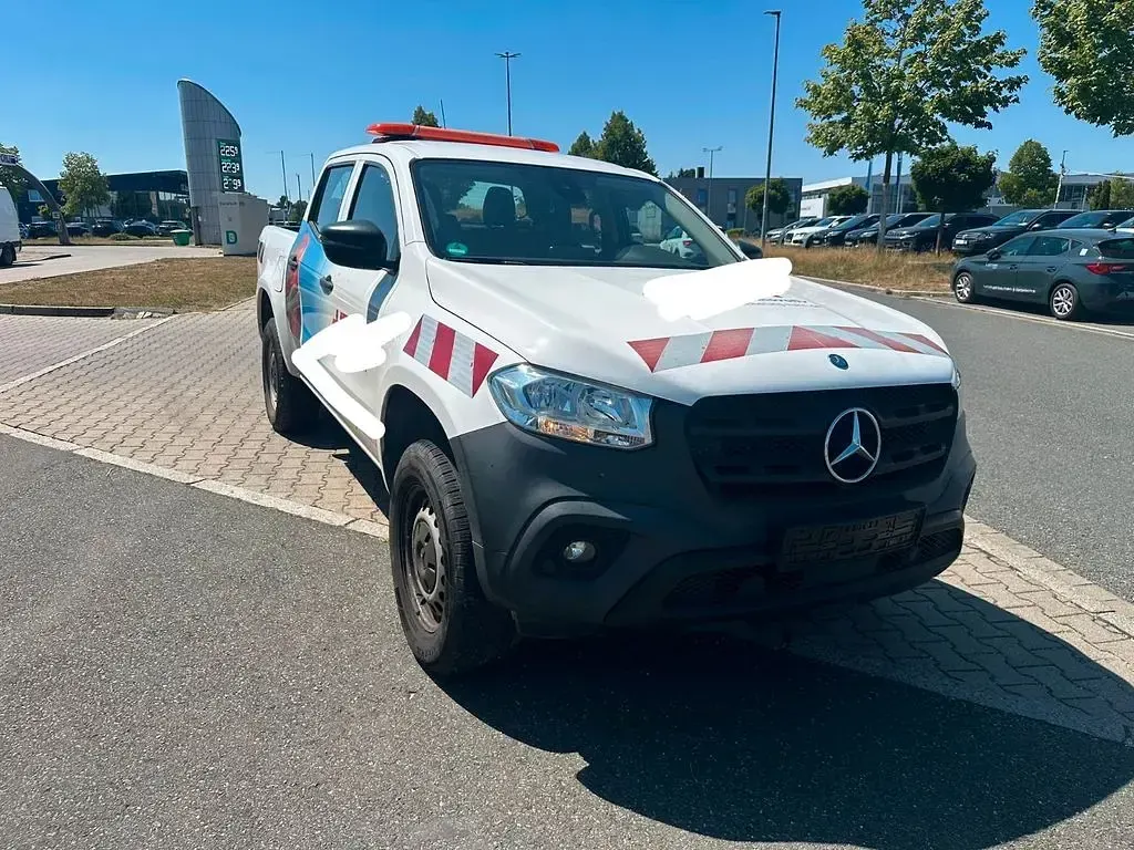 Gebraucht Mercedes X220 163 PS (119 kW) 2019 Weiß Pickup