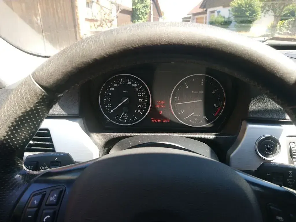 Gebraucht BMW 330 Performance 245 PS (180 kW) 2010 Schwarz Kombi