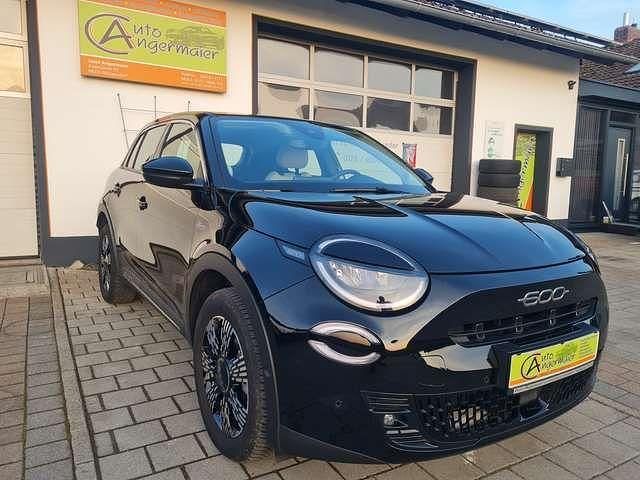 Gebraucht Fiat 600 Basis 101 PS (74 kW) 2024 Schwarz SUV