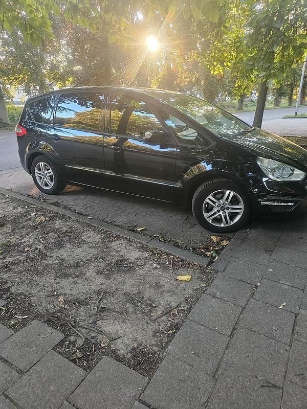 Schwarz Gebraucht 2014 Ford S-MAX Business Edition Van / Kleinbus | 9.750 € (Fairer Preis) - Bild 1/4