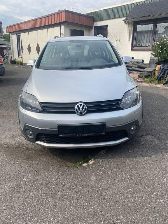 Silber Gebraucht 2011 VW Golf Plus Cross Van / Kleinbus | 4.999 € (Teuer) - Bild 1/4