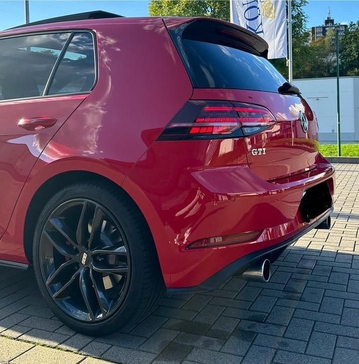 Andere farben Gebraucht 2017 VW Golf VII GTI Kleinwagen | 21.000 € - Bild 1/4